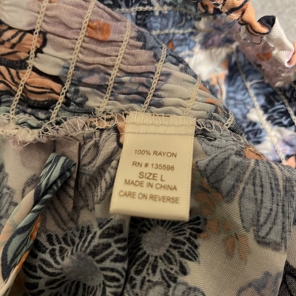 3RD + MALT Floral Print Crop Top, Tie in two places up front, Size Large - Picture 4 of 4